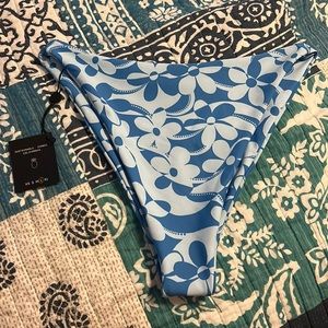 Brand new Skatie Kelly bottom. Size large